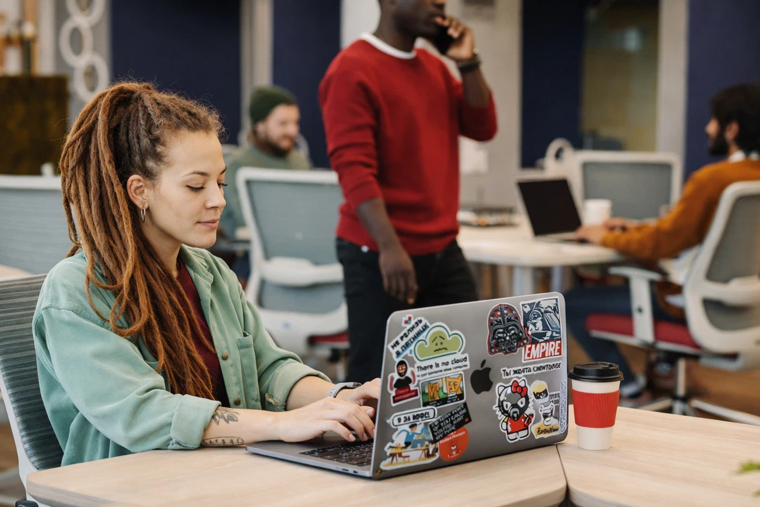 CRM voor zzp'ers: gratis, met je projecten en uren erbij | FlowQi