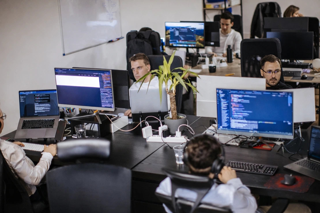 IT team planning a migration project in FlowQi